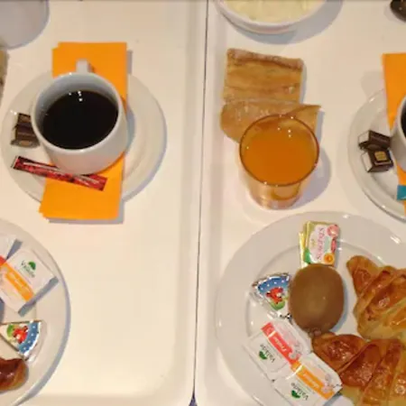 Agape Niort- Hotell 2*